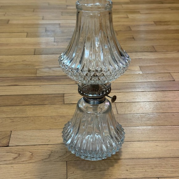 Vintage Clear Glass Kerosene Oil Lamp Diamond Point Ribbed Swirl Lamp - Picture 9 of 9